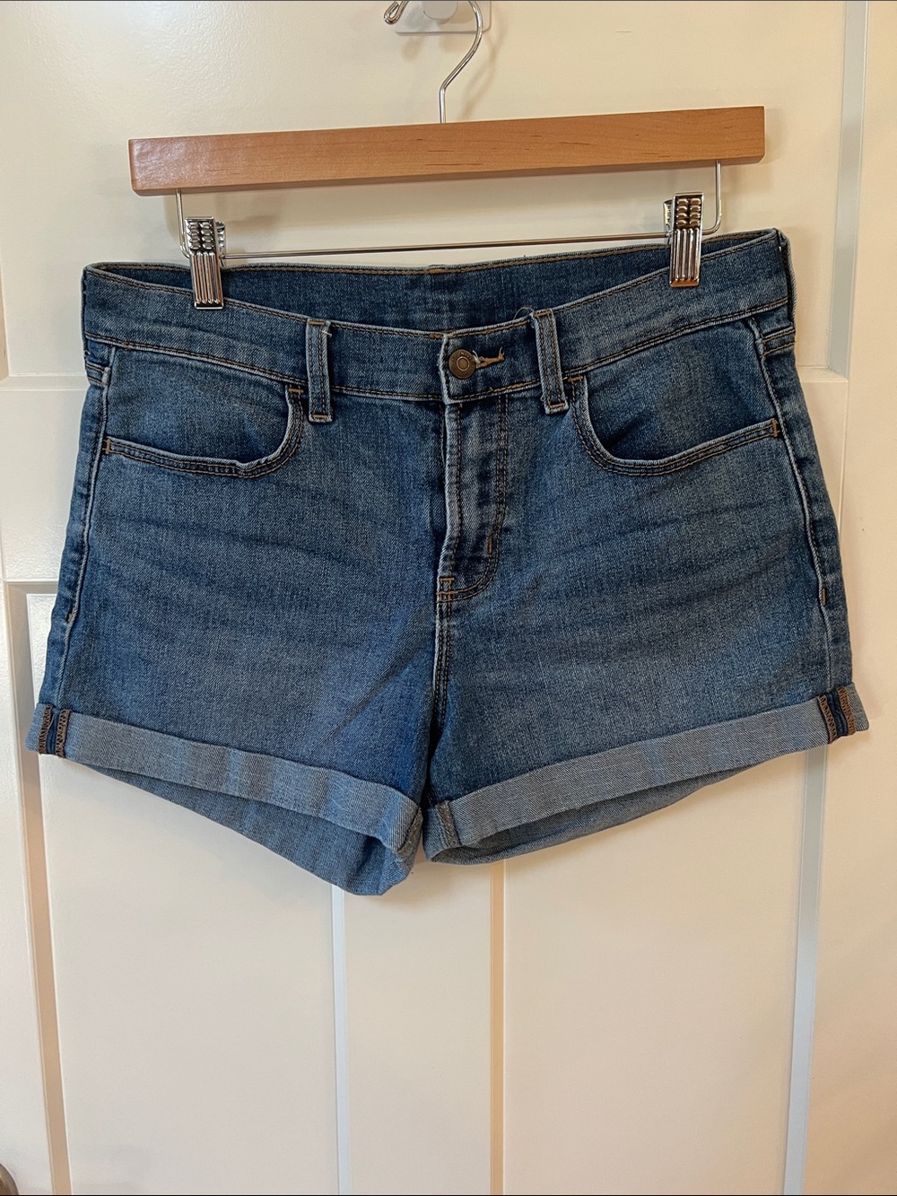Old Navy Blue Denim Rolled-Hem Women's Shorts